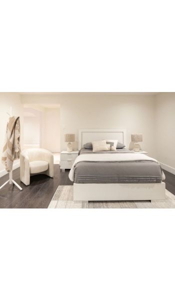 Cama Mónaco en tamaño queen con dos mesas de noche