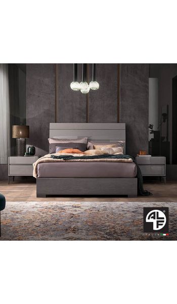 Cama Graphite en tamaño King con dos mesas de noche