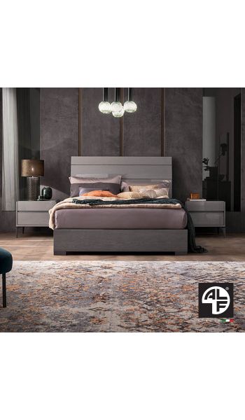 Cama Graphite en tamaño King con dos mesas de noche