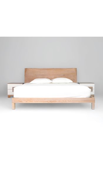 Cama Siena tamaño Queen con 2 mesas de noche 